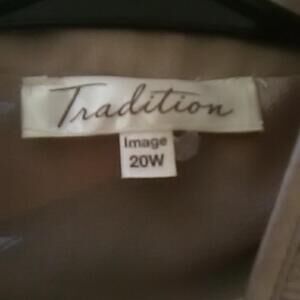 💲3⃣▶▶elegant Women's Cream Jacket With Silver Accents